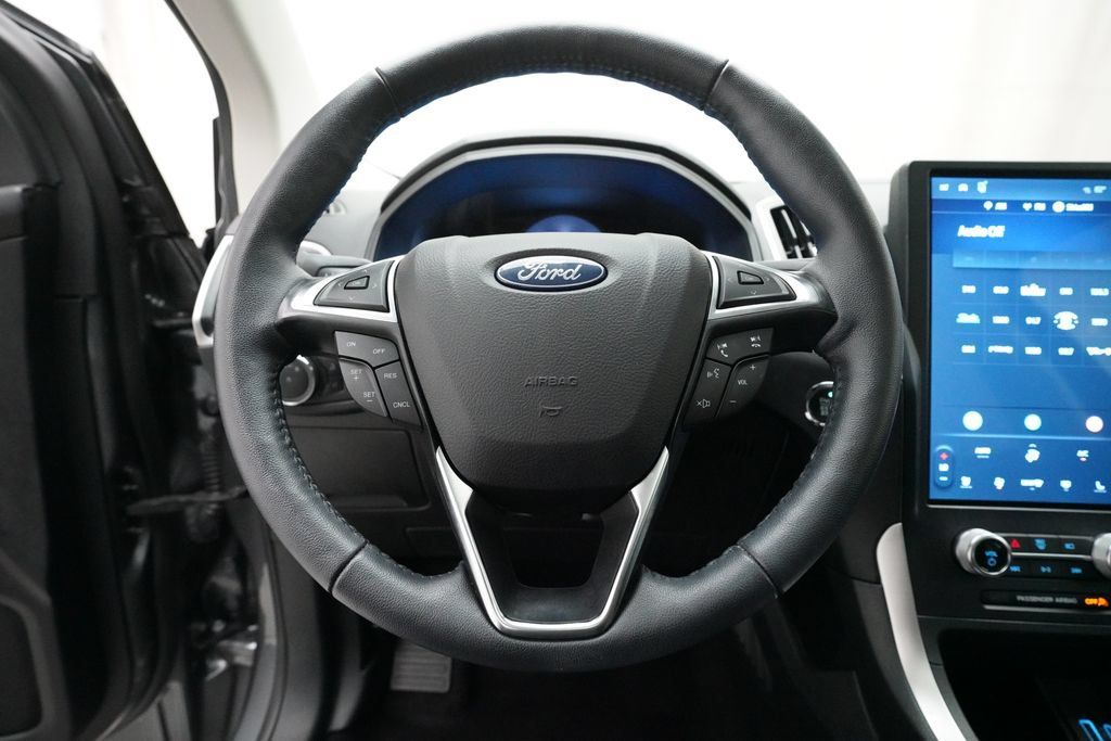 Used 2024 Ford Edge SEL w/ Convenience Package AWD/4WD image 4