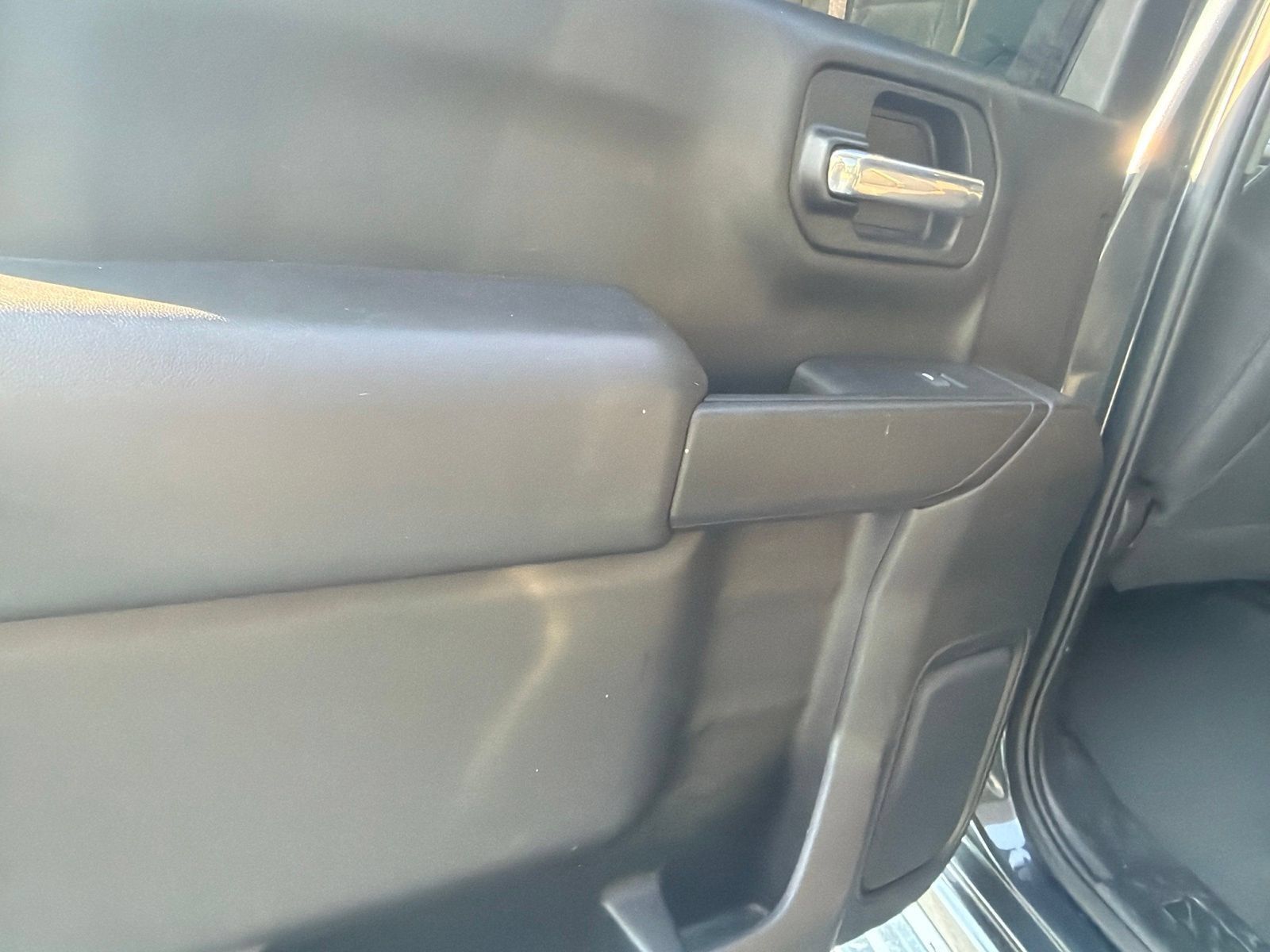 Used 2022 Chevrolet Silverado 1500 Custom RWD image 9
