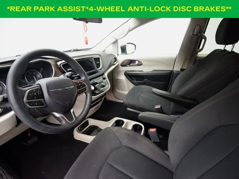 Used 2019 Chrysler Pacifica L FWD image 8