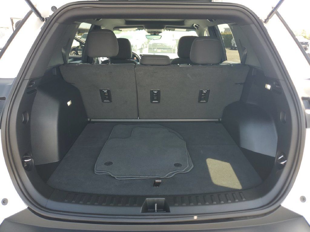 Used 2026 Chevrolet Equinox LT w/ Safety and Technology Package FWD image 26