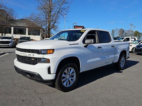 Used 2020 Chevrolet Silverado 1500 Custom w/ Custom Value Package image 3