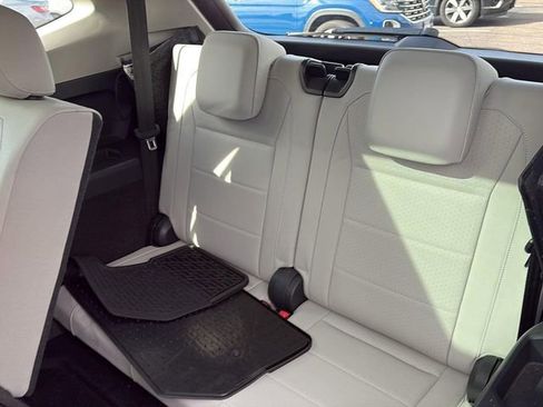 Used 2021 Volkswagen Tiguan SE w/ Panoramic Sunroof Package AWD/4WD image 15