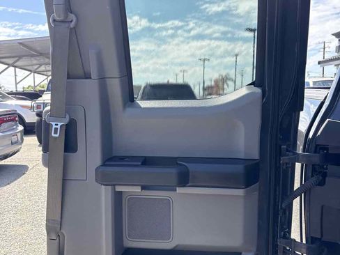 Used 2017 Ford F150 XL w/ Equipment Group 101A Mid RWD image 12