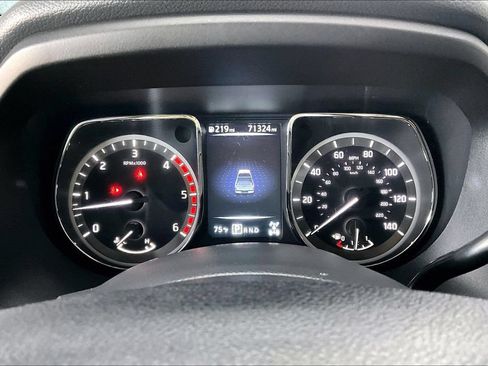 Used 2017 Nissan Titan SV AWD/4WD image 12