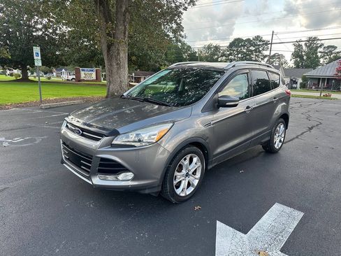 Used 2014 Ford Escape Titanium w/ Equipment Group 401A AWD/4WD image 2