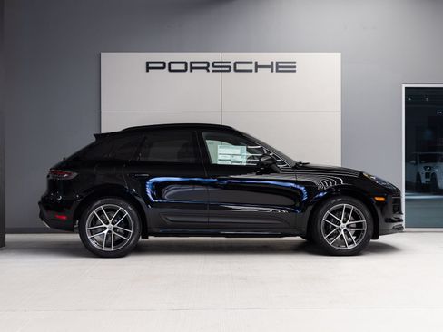 Certified 2026 Porsche Macan AWD/4WD image 8