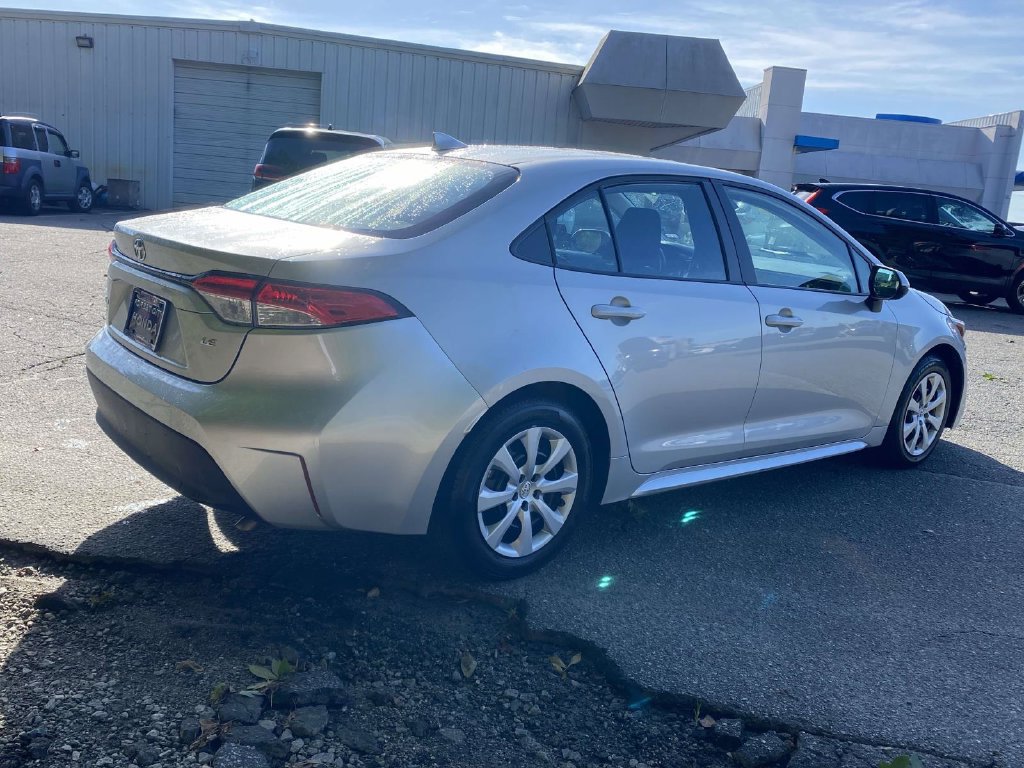 Used 2024 Toyota Corolla LE FWD image 5