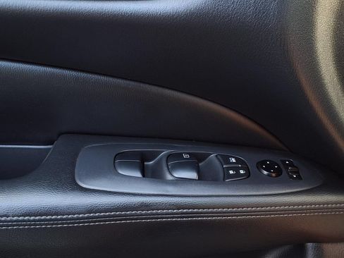 Used 2020 Nissan Pathfinder S FWD image 16