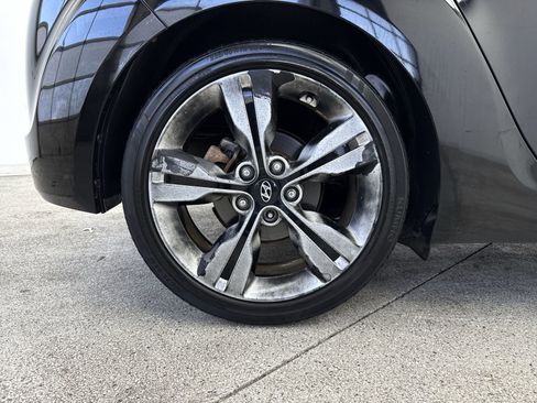 Used 2017 Hyundai Veloster Value Edition image 36