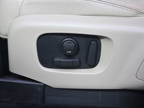 Used 2020 Land Rover Discovery Landmark AWD/4WD image 14