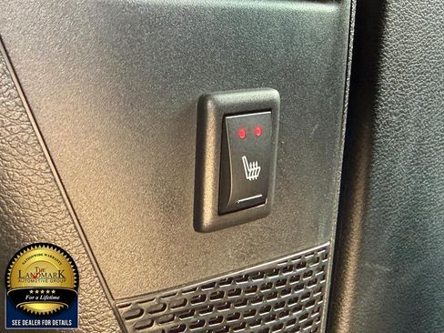 Used 2025 Chrysler Pacifica Limited FWD image 18