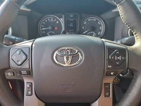 Used 2020 Toyota Tacoma TRD Sport AWD/4WD image 13