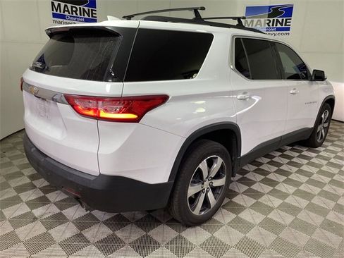 Used 2021 Chevrolet Traverse LT w/ LT Premium Package image 16