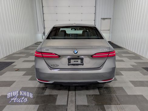 Used 2024 BMW 530i xDrive image 3