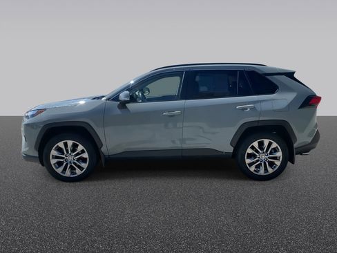 Used 2022 Toyota RAV4 XLE Premium AWD/4WD image 6