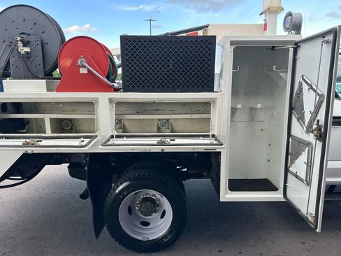 Used 2017 Ford F550 4x4 Crew Cab Super Duty image 16