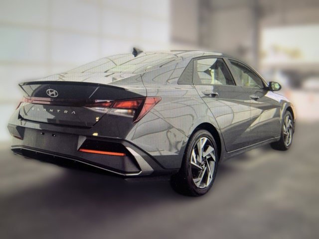 Used 2025 Hyundai Elantra Sport FWD image 2