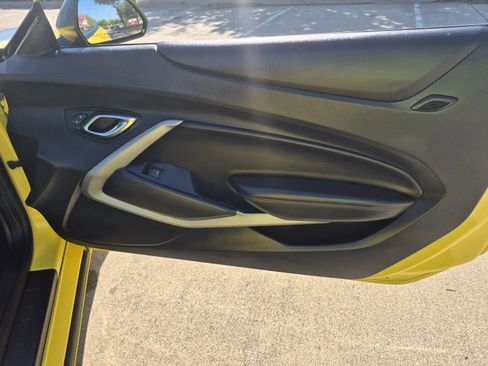 Used 2016 Chevrolet Camaro SS RWD image 17