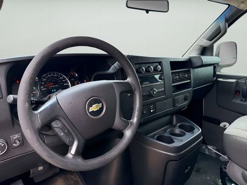 Used 2016 Chevrolet Express 2500 RWD image 10