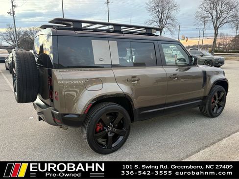 Used 2024 Land Rover Defender 110 X-Dynamic SE AWD/4WD image 30