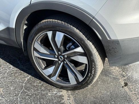 Certified 2025 Volvo XC40 B5 Plus image 8