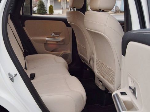 Used 2021 Mercedes-Benz GLA 250 4MATIC image 30