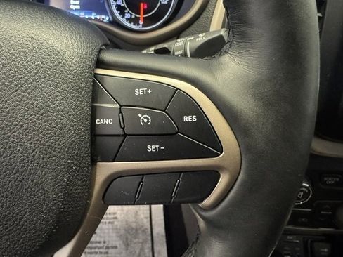 Used 2018 Jeep Cherokee Limited AWD/4WD image 18