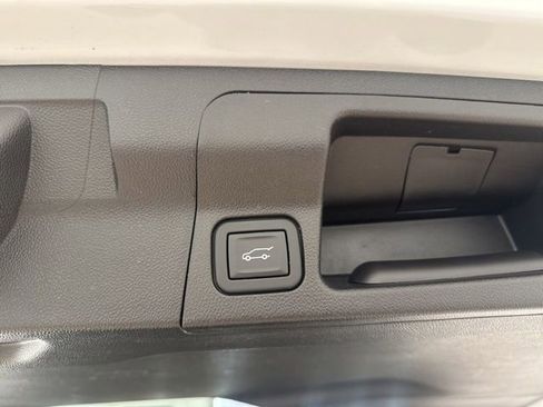 Certified 2023 GMC Acadia SLT w/ Elevation Edition image 11