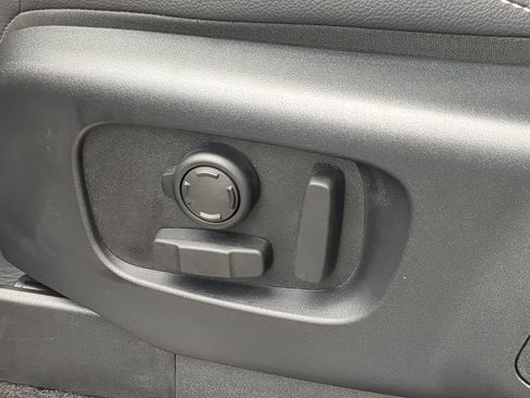 Certified 2025 Land Rover Discovery S AWD/4WD image 18