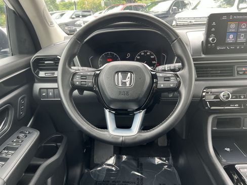 Used 2023 Honda Pilot Touring image 16