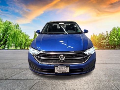 Certified 2022 Volkswagen Jetta SE image 9