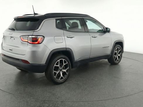 Used 2025 Jeep Compass Limited image 9