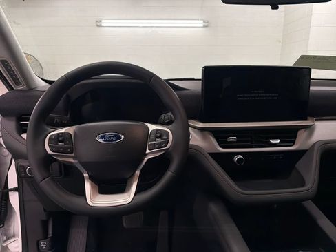 New 2026 Ford Explorer Active RWD image 9