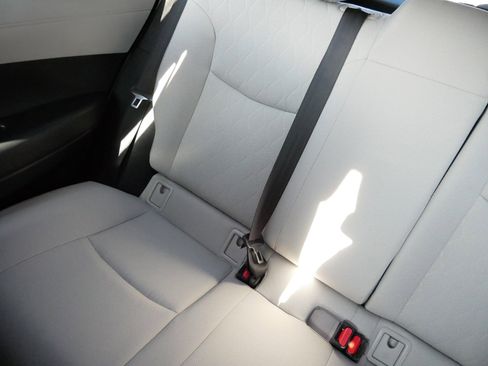 Used 2025 Toyota Corolla Cross LE image 12