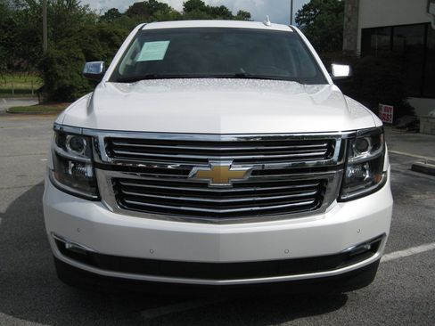 Used 2019 Chevrolet Tahoe Premier RWD image 3