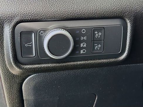 Used 2022 Ford Explorer XLT image 12