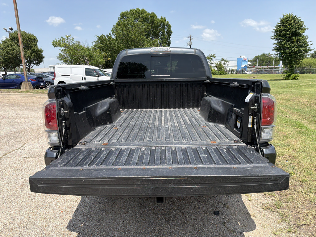 Used 2023 Toyota Tacoma TRD Off-Road w/ TRD Premium Off Road Package AWD/4WD image 18