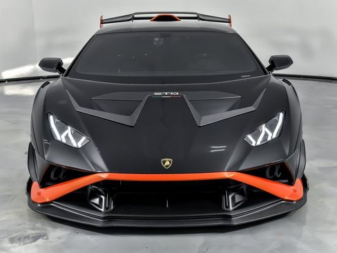Used 2021 Lamborghini Huracan STO image 9