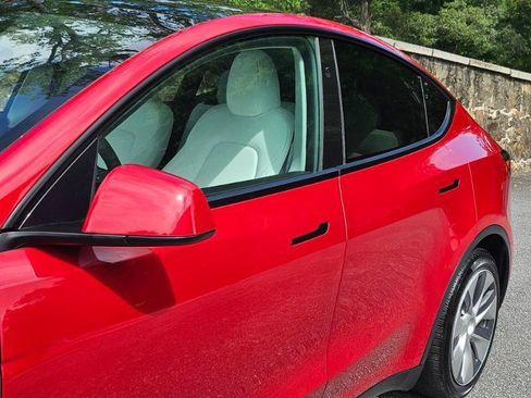 Used 2023 Tesla Model Y 2WD image 23