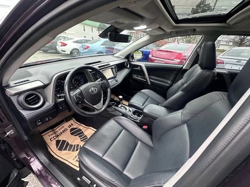 Used 2018 Toyota RAV4 Limited image 9