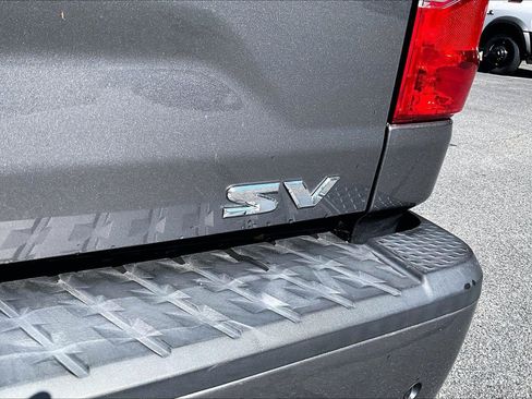 Used 2024 Nissan Titan SV w/ SV Convenience Package RWD image 8