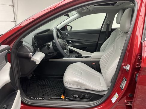 Used 2024 Hyundai Elantra Limited image 3