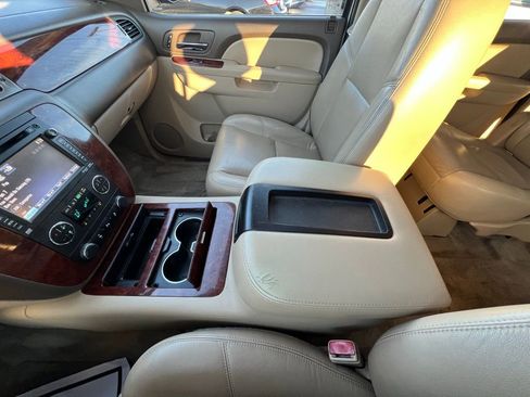 Used 2013 Chevrolet Suburban LTZ image 32