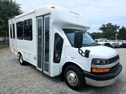 Used 2015 Chevrolet Express 3500 w/ Shuttle Bus Package image 9