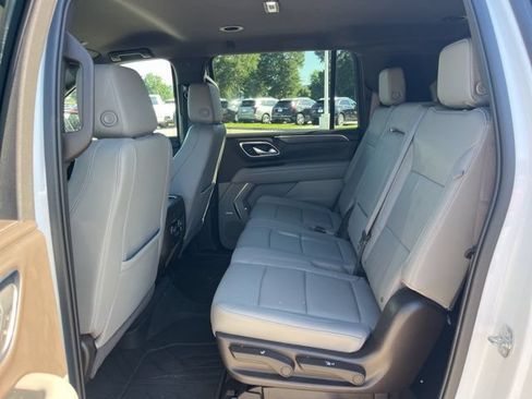 Used 2022 Chevrolet Suburban Z71 w/ Z71 Off-Road Package AWD/4WD image 36