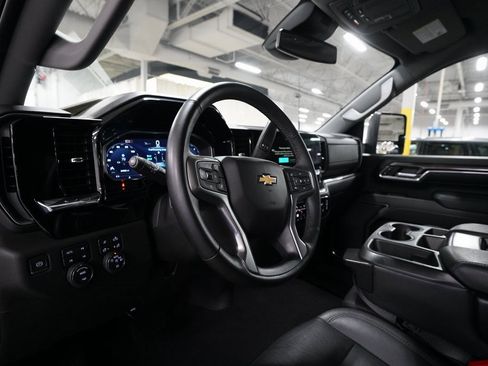 Certified 2024 Chevrolet Silverado 2500 LTZ image 8
