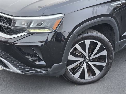 Used 2024 Volkswagen Taos SE image 9