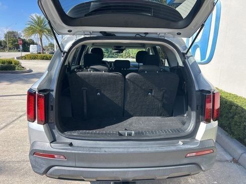 Used 2022 Kia Sorento LX image 8