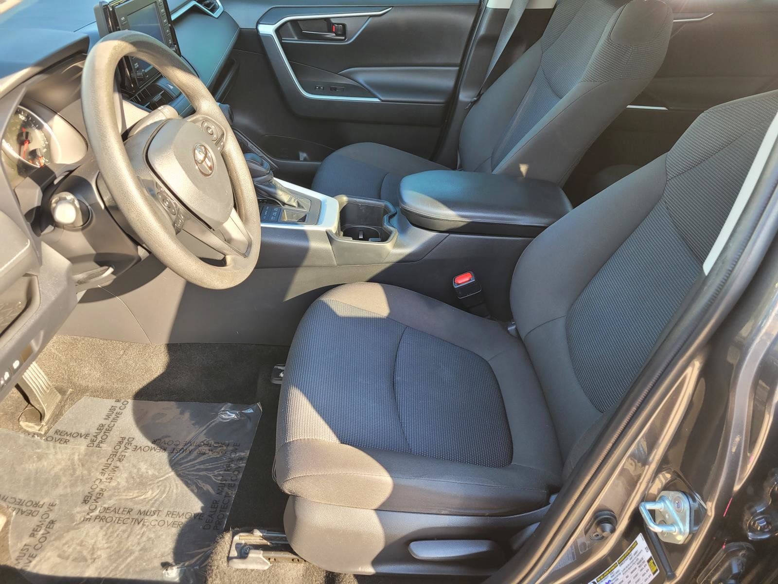 Used 2022 Toyota RAV4 LE AWD/4WD image 3