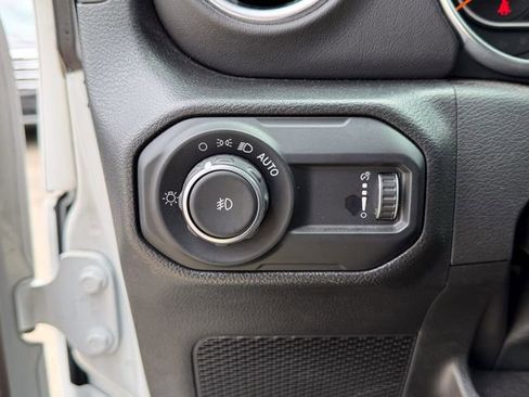 Used 2023 Jeep Wrangler Sahara w/ Cold Weather Group AWD/4WD image 8